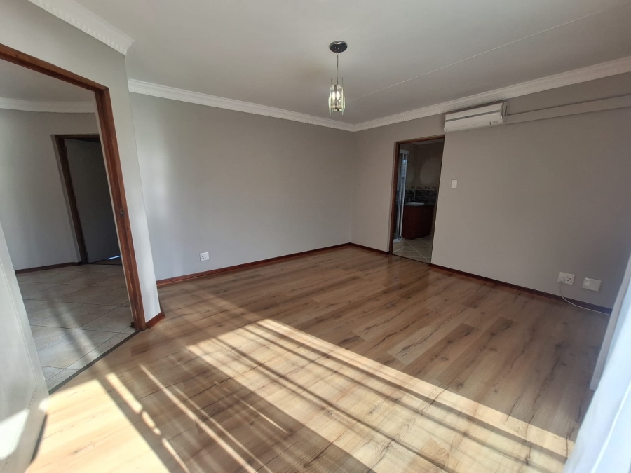 5 Bedroom Property for Sale in Roylglen Gardens Northern Cape